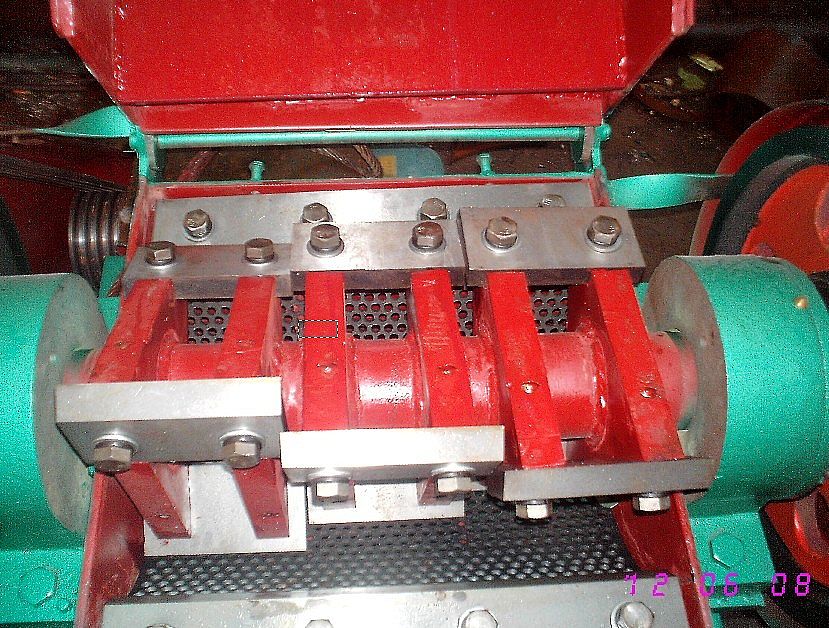 易拉罐粉碎機(jī)內(nèi)部結(jié)構(gòu)